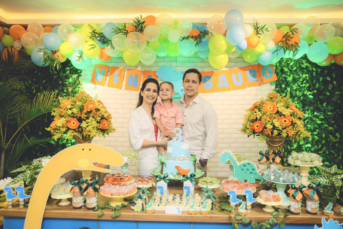 aniversário - aniversário infantil - aniversário em jaraguá do sul - aniversário no brinca show - Vinícius 3 anos - mãe de menino - tema dinossauro - fotográfos de jaraguá do sul - chroma fotografia
