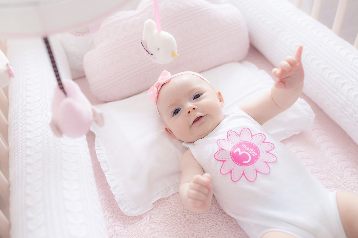 acompanhamento infantil - acompanhamento mensal - baby girl - mãe de menina - maternidade real - 12 meses - jaraguá do sul - ensaio em casa - chroma fotografia