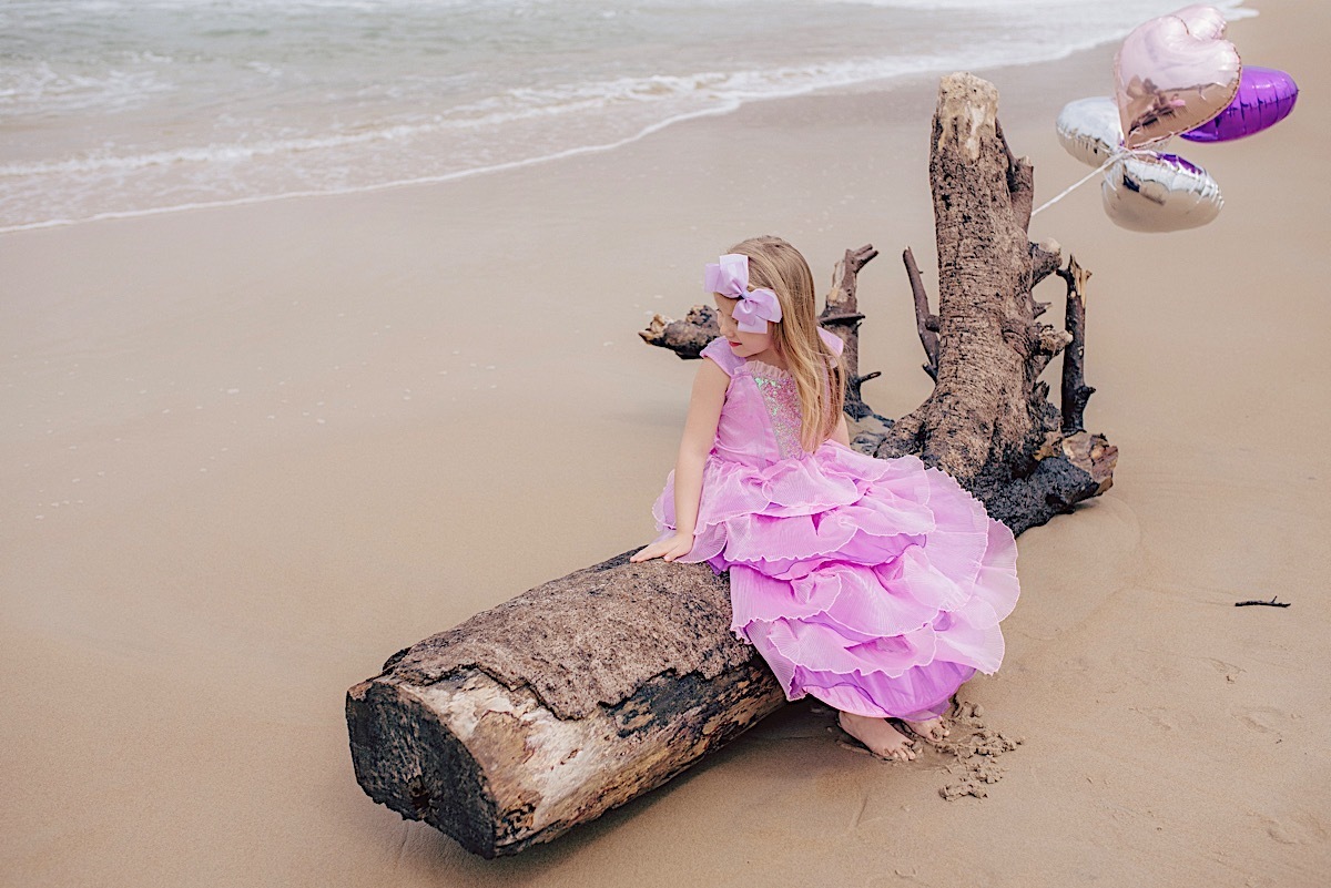 ensaio família - praia - enseada - são francisco do sul - tay - ensaio divertido - ensaio com criança - chroma fotografia