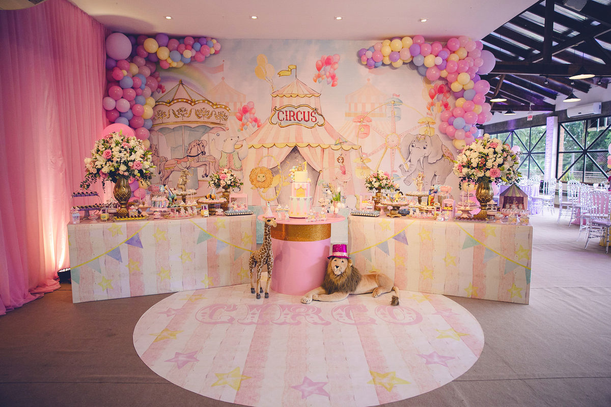 aniversario Isabela 1 ano - aniversario no le classique - aniversario em jaragua do sul - tema circo menina - tema circo rosa - fotografos jaragua do sul - chroma fotografia