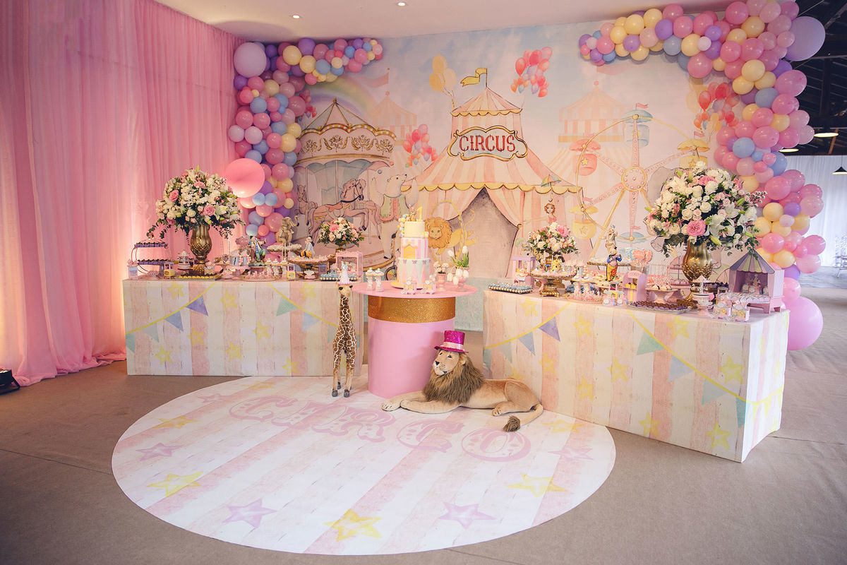 aniversario Isabela 1 ano - aniversario no le classique - aniversario em jaragua do sul - tema circo menina - tema circo rosa - fotografos jaragua do sul - chroma fotografia