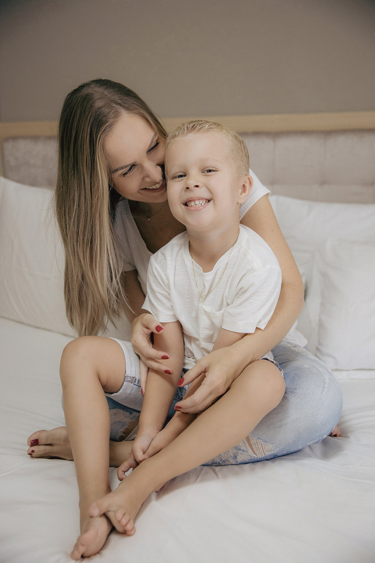 ensaio familia - dia das maes - ensaio em casa - mae de menino - jaragua do sul - fotografos de familia - chroma fotografia
