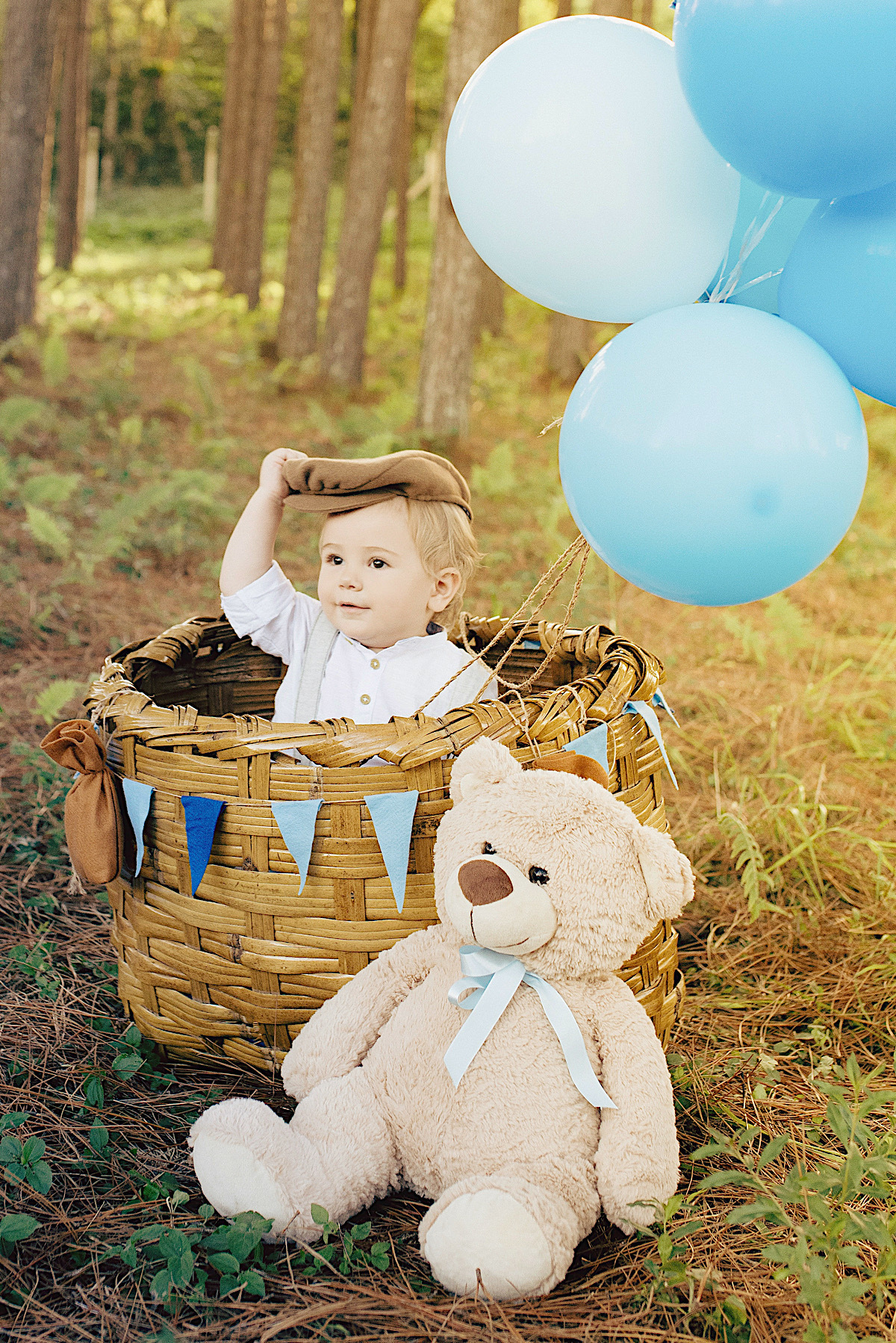 ensaio infantil - 1 ano - rafael - sao bento do sul - chroma fotografia - pre-aniversario - criança - urso - baloes - viajante - por do sol