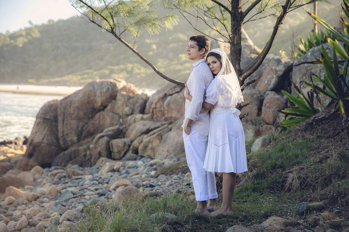 ensaio na praia - ensaio na praia do rosa - ensaio fotografico - ensaio casal - Karol e Pahoran - fotografos sc - fotografia de casamento - chroma fotografia