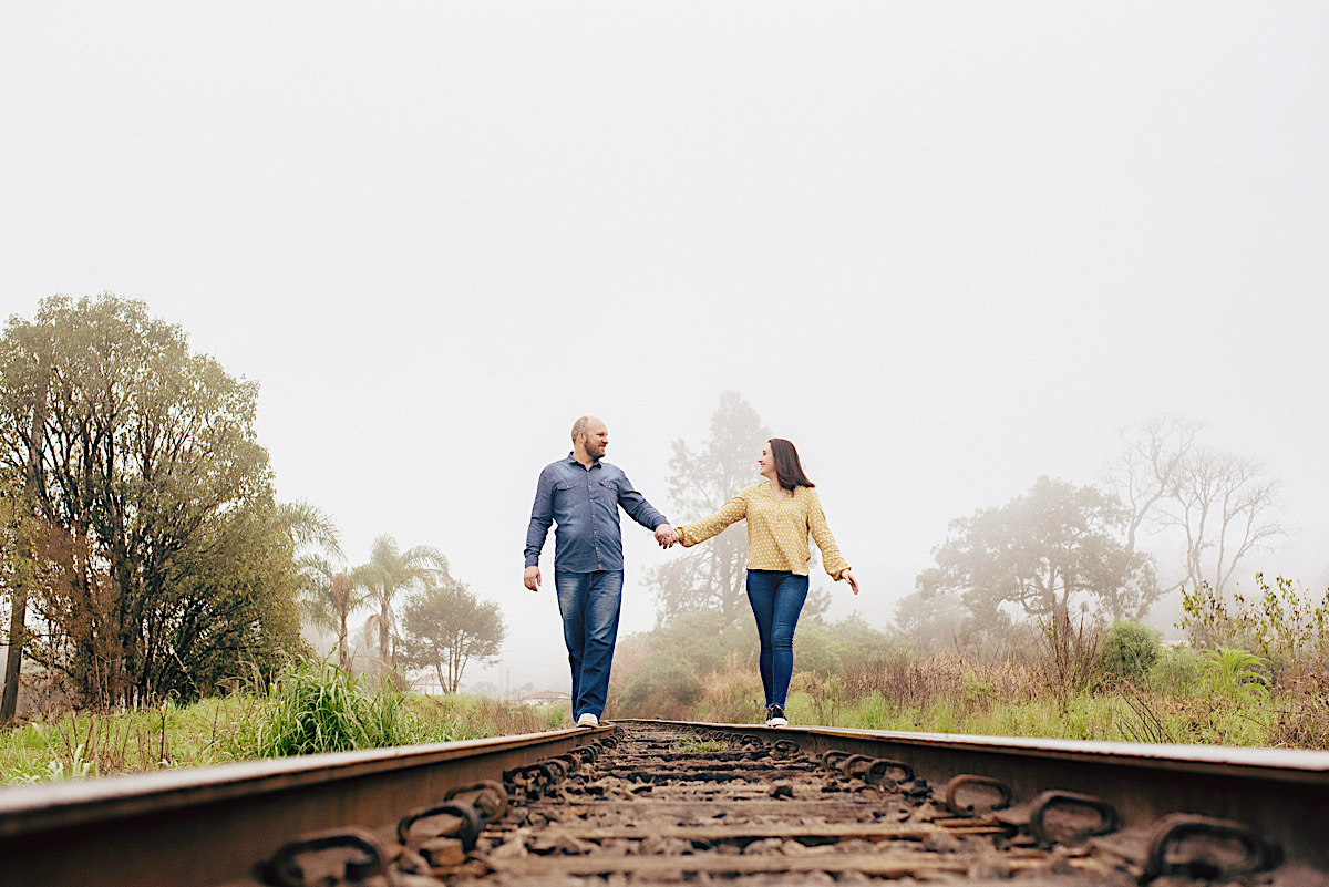 ensaio casal - rio vermelho - ensaio ao ar livre - ensaio com neblina - sao bento do sul - chroma fotografia