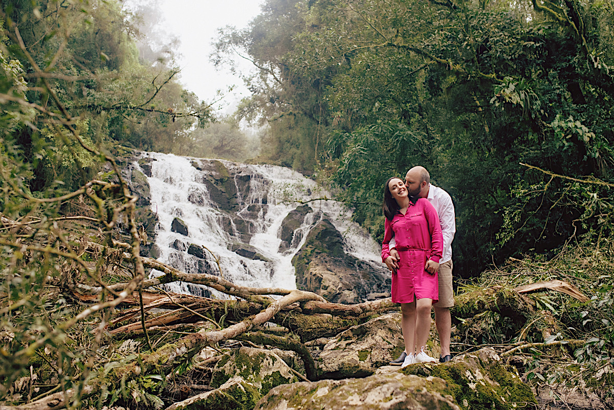 ensaio casal - rio vermelho - ensaio ao ar livre - ensaio com neblina - sao bento do sul - chroma fotografia