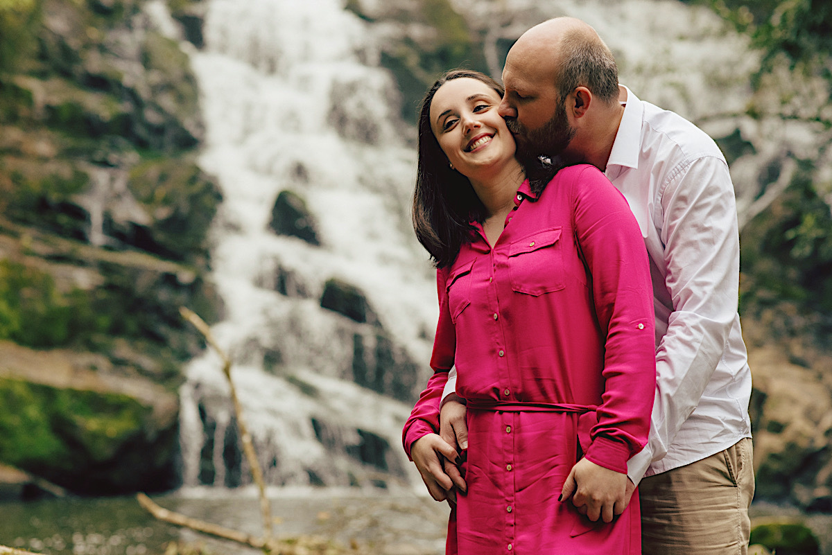 ensaio casal - rio vermelho - ensaio ao ar livre - ensaio com neblina - sao bento do sul - chroma fotografia