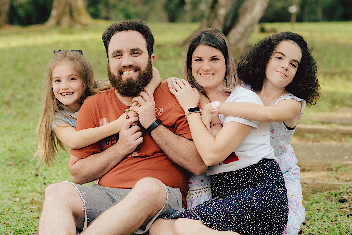 ensaio familia - ensaio com pozinho colorido - po colorido - ensaio divertido - ensaio ao ar livre - chroma fotografia - sao bento do sul