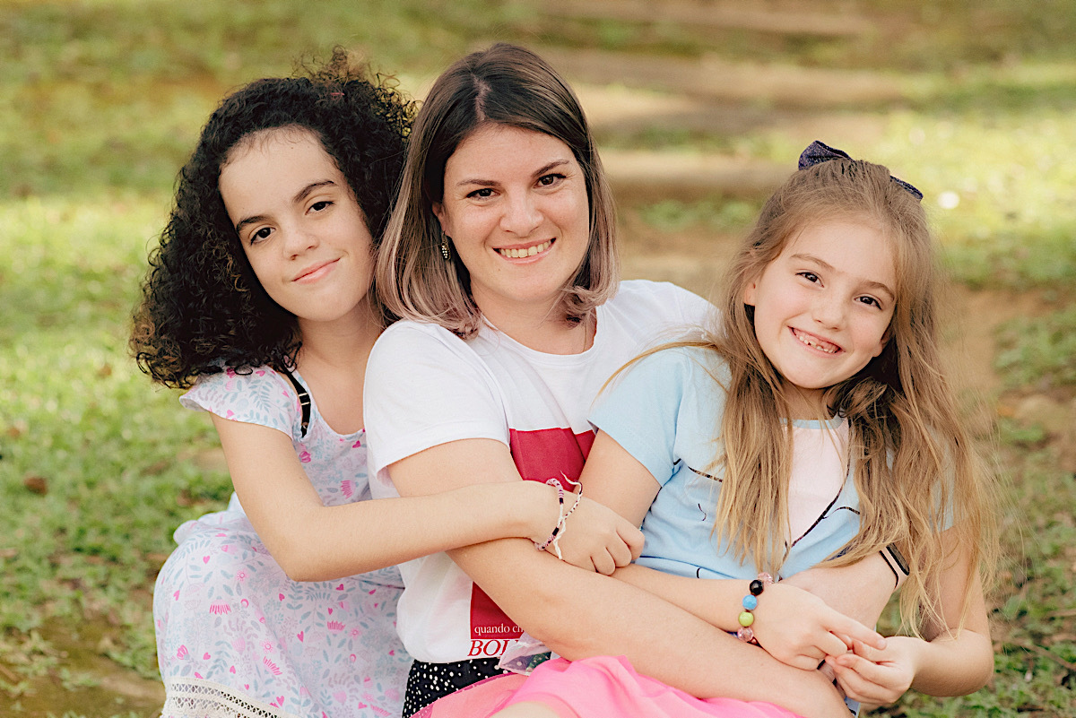 ensaio familia - ensaio com pozinho colorido - po colorido - ensaio divertido - ensaio ao ar livre - chroma fotografia - sao bento do sul
