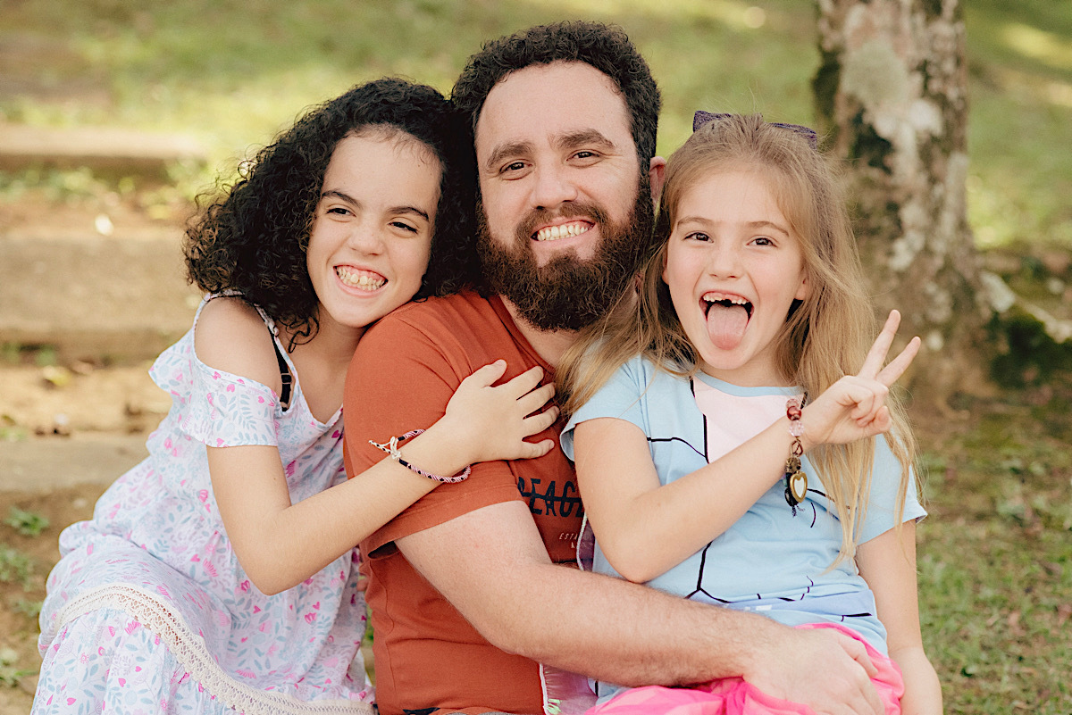 ensaio familia - ensaio com pozinho colorido - po colorido - ensaio divertido - ensaio ao ar livre - chroma fotografia - sao bento do sul
