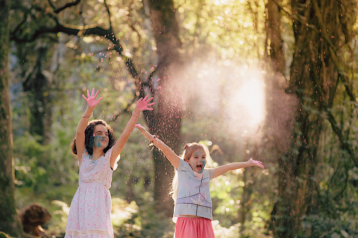 ensaio familia - ensaio com pozinho colorido - po colorido - ensaio divertido - ensaio ao ar livre - chroma fotografia - sao bento do sul