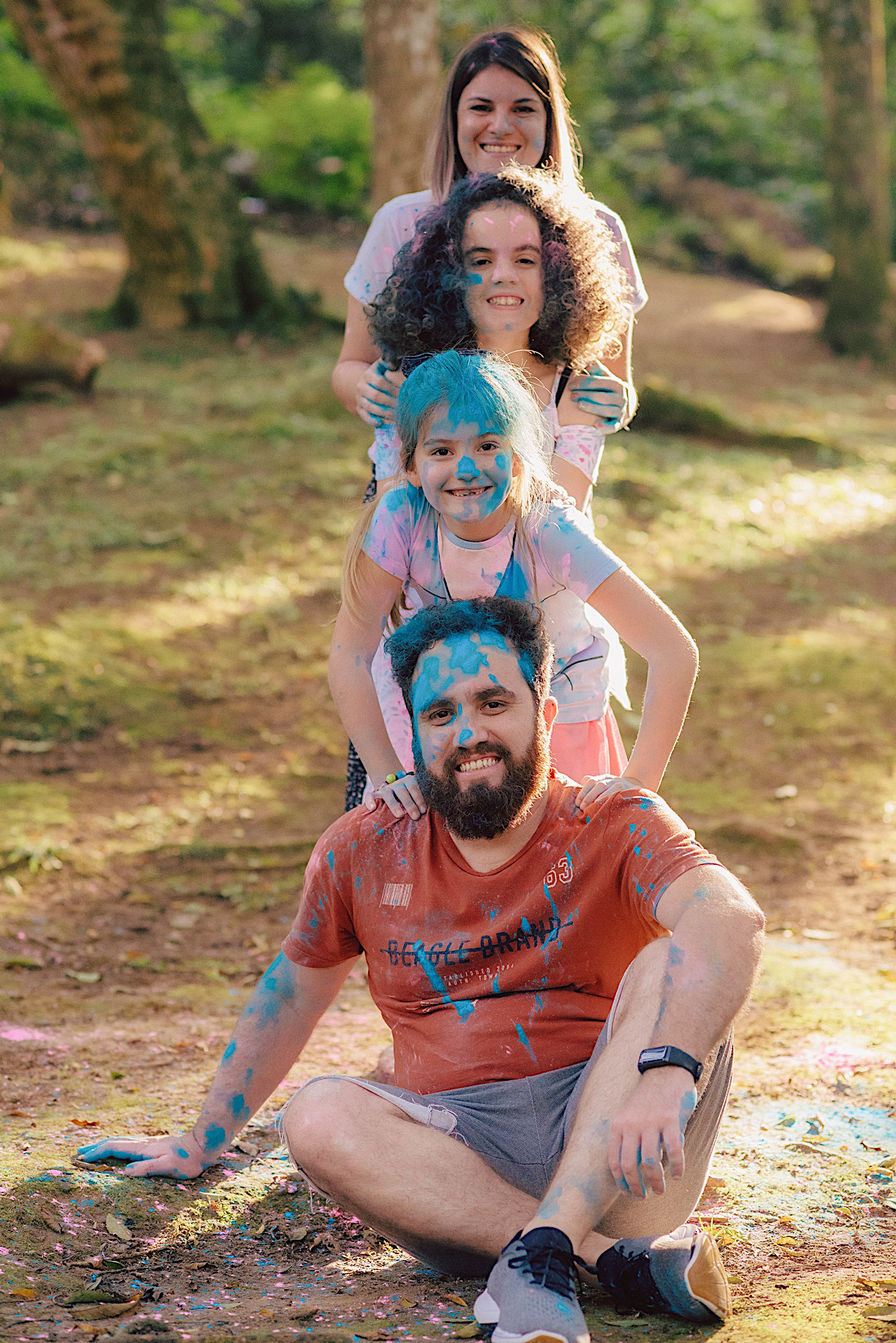 ensaio familia - ensaio com pozinho colorido - po colorido - ensaio divertido - ensaio ao ar livre - chroma fotografia - sao bento do sul