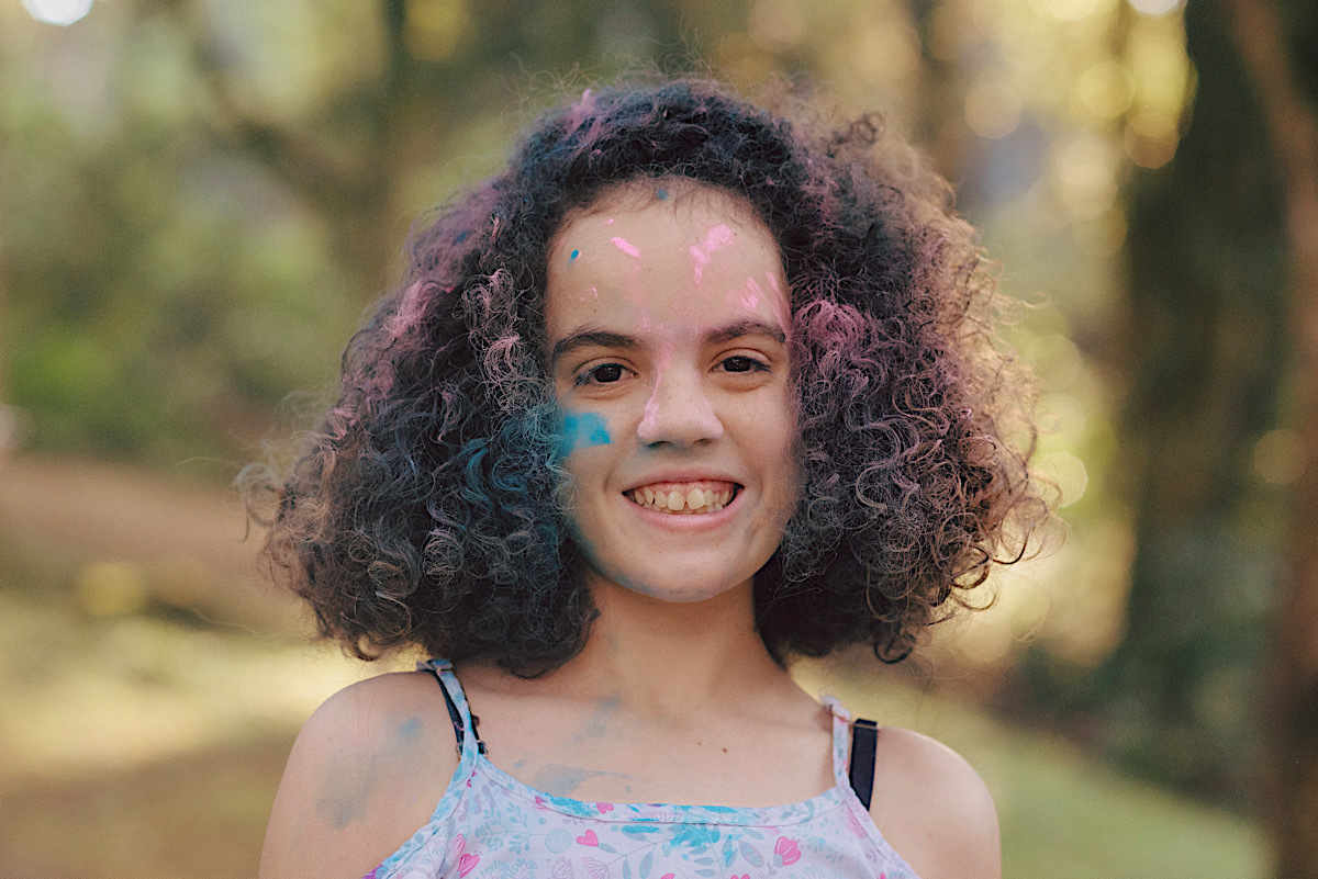 ensaio familia - ensaio com pozinho colorido - po colorido - ensaio divertido - ensaio ao ar livre - chroma fotografia - sao bento do sul