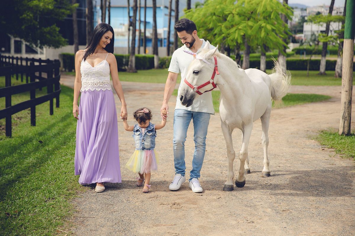 ensaio fotografico - ensaio infantil - ensaio externo - ensaio com cavalos - ensaio pré aniversário - ensaio em jaragua do sul - Beatriz 2 anos - fotografos jaragua do sul - chroma fotografia