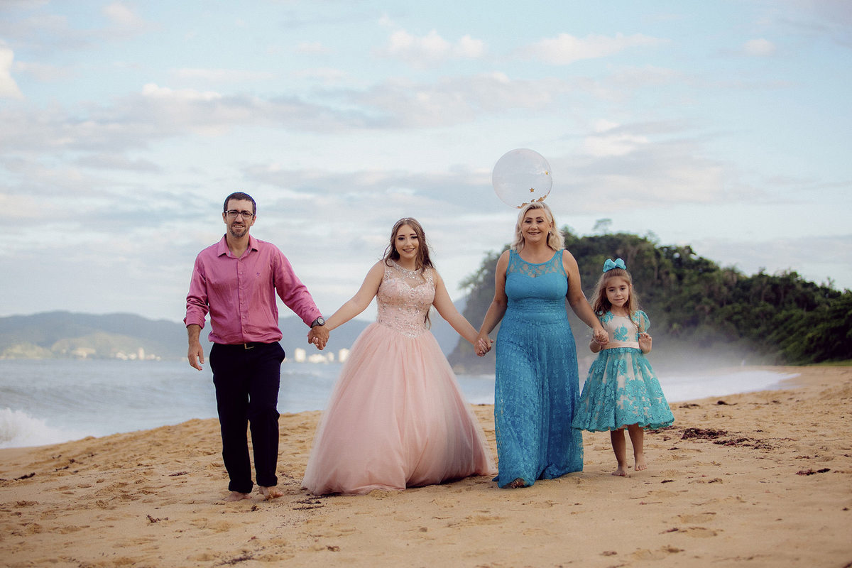 ensaio 15 anos - 15 anos - ensaio 15 anos na praia - ensaio 15 anos no litoral - ensaio 15 anos em itapema - ensaio externo - ensaio Barbára 15 anos - fotografos itapema - chroma fotografia