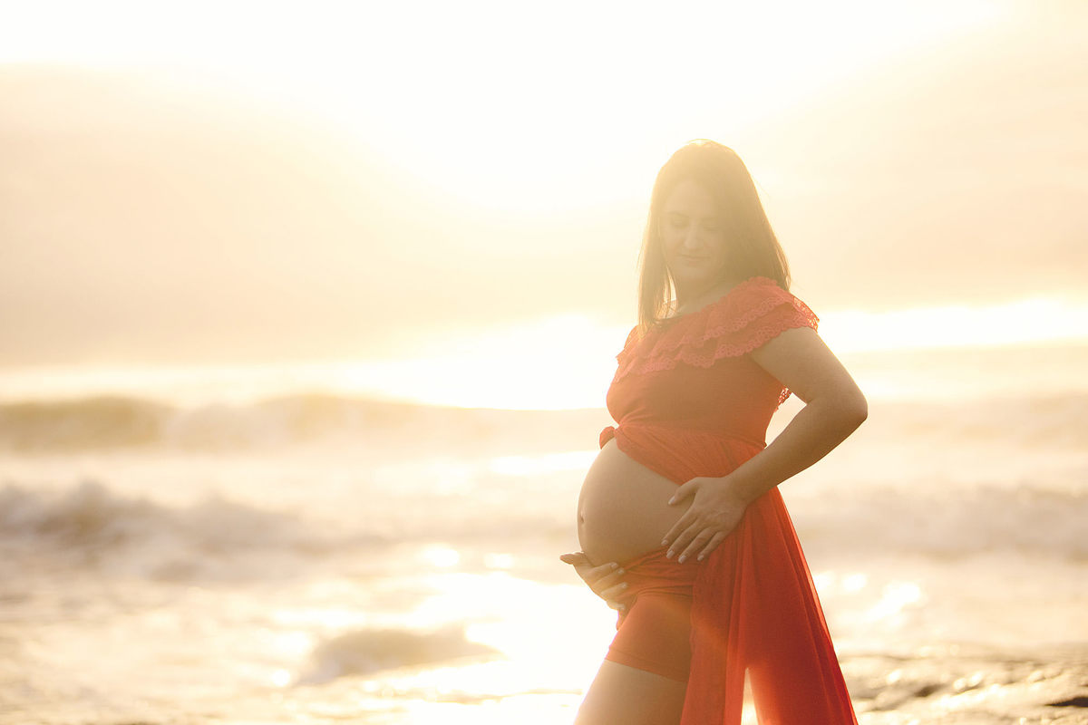 ensaio gestante - gestante - ensaio gestante na praia - ensaio na praia - ensaio em itapema - fotografos itapema - fotografia de familia - Laura e Pedro a espera de Luara - chroma fotografia