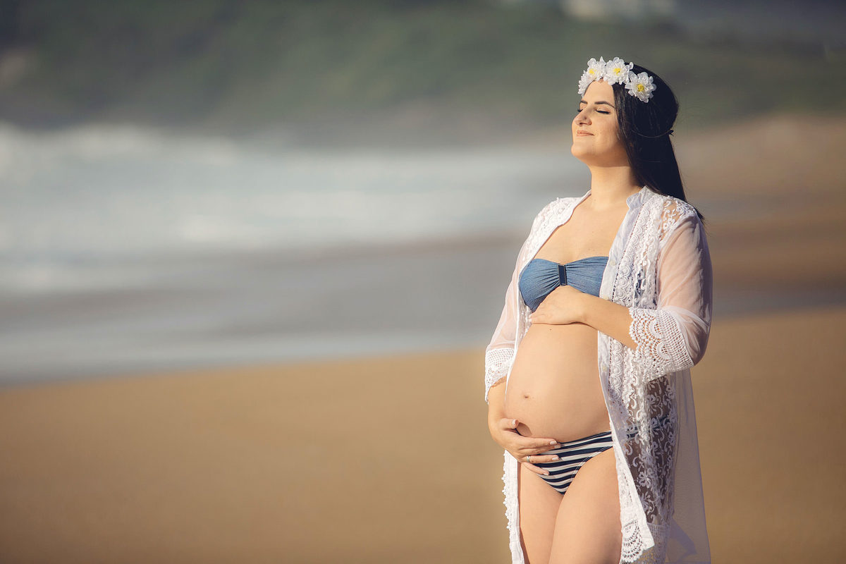 ensaio gestante - gestante - ensaio gestante na praia - ensaio na praia - ensaio em itapema - fotografos itapema - fotografia de familia - Laura e Pedro a espera de Luara - chroma fotografia