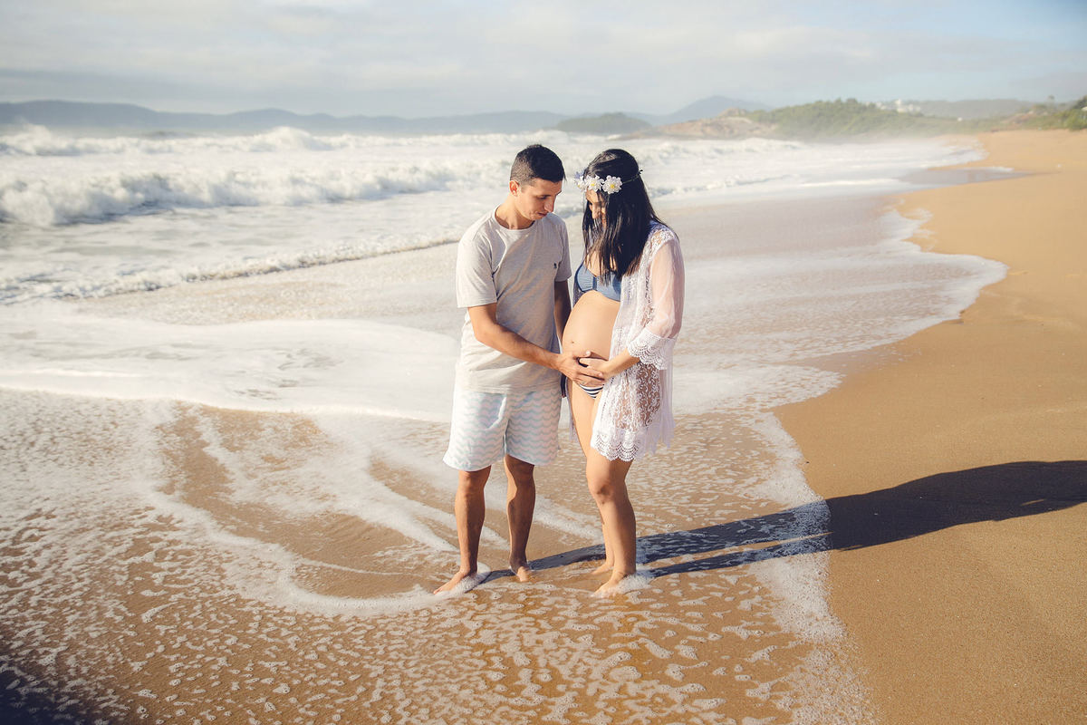 ensaio gestante - gestante - ensaio gestante na praia - ensaio na praia - ensaio em itapema - fotografos itapema - fotografia de familia - Laura e Pedro a espera de Luara - chroma fotografia