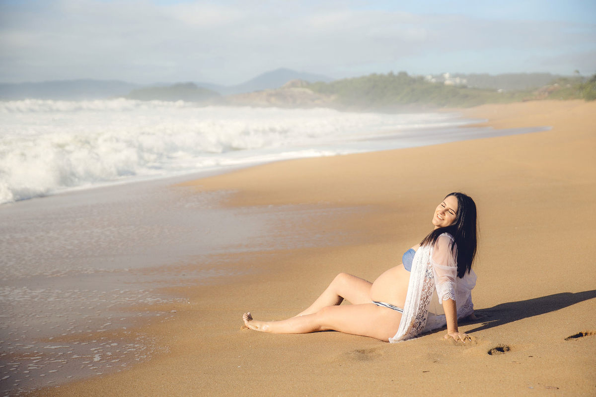 ensaio gestante - gestante - ensaio gestante na praia - ensaio na praia - ensaio em itapema - fotografos itapema - fotografia de familia - Laura e Pedro a espera de Luara - chroma fotografia