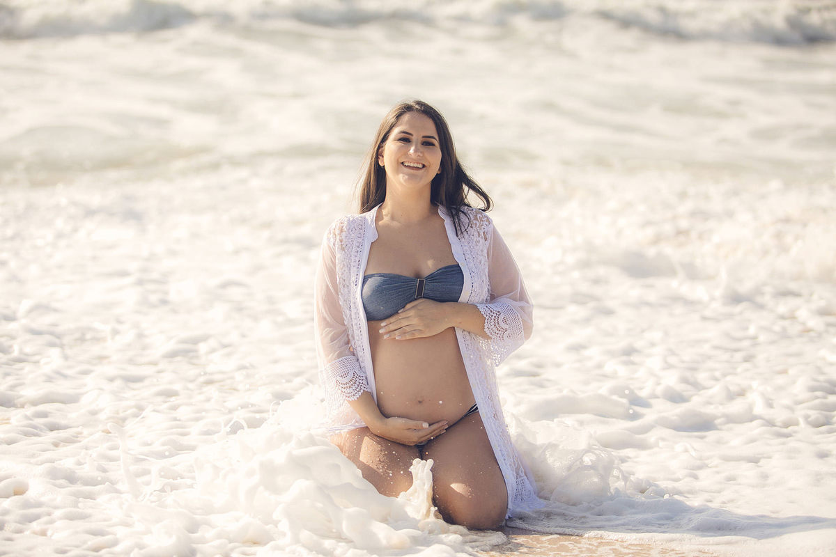 ensaio gestante - gestante - ensaio gestante na praia - ensaio na praia - ensaio em itapema - fotografos itapema - fotografia de familia - Laura e Pedro a espera de Luara - chroma fotografia