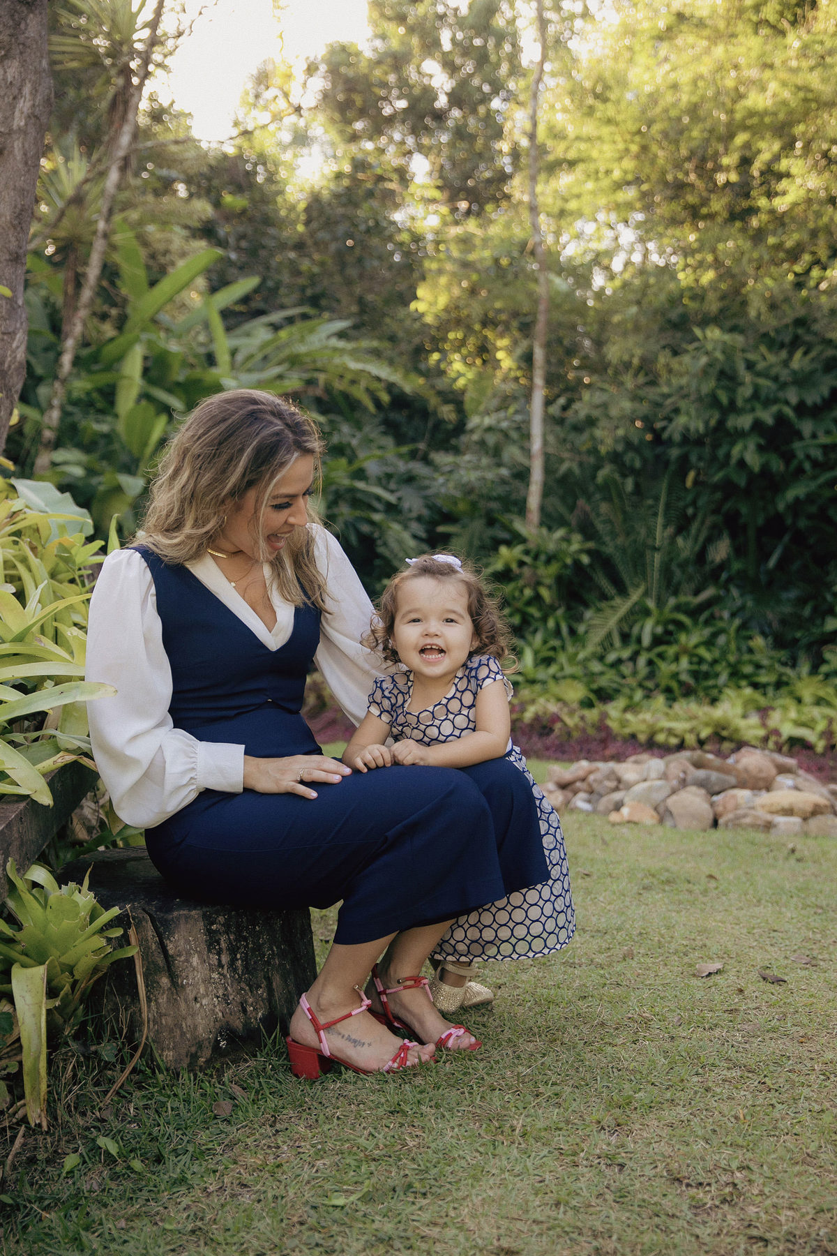 ensaio fotografico - ensaio externo - ensaio mae e filha - ensaio familia - ensaio Tayana e Laura - ensaio em balneario camboriu - fotografia infantil - fotografia de familia - chroma fotografia