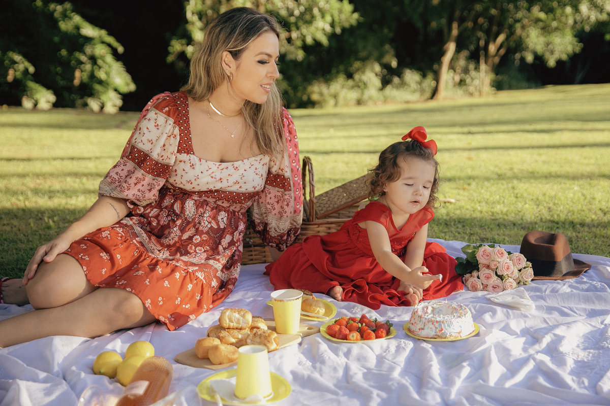 ensaio fotografico - ensaio externo - ensaio mae e filha - ensaio familia - ensaio Tayana e Laura - ensaio em balneario camboriu - fotografia infantil - fotografia de familia - chroma fotografia