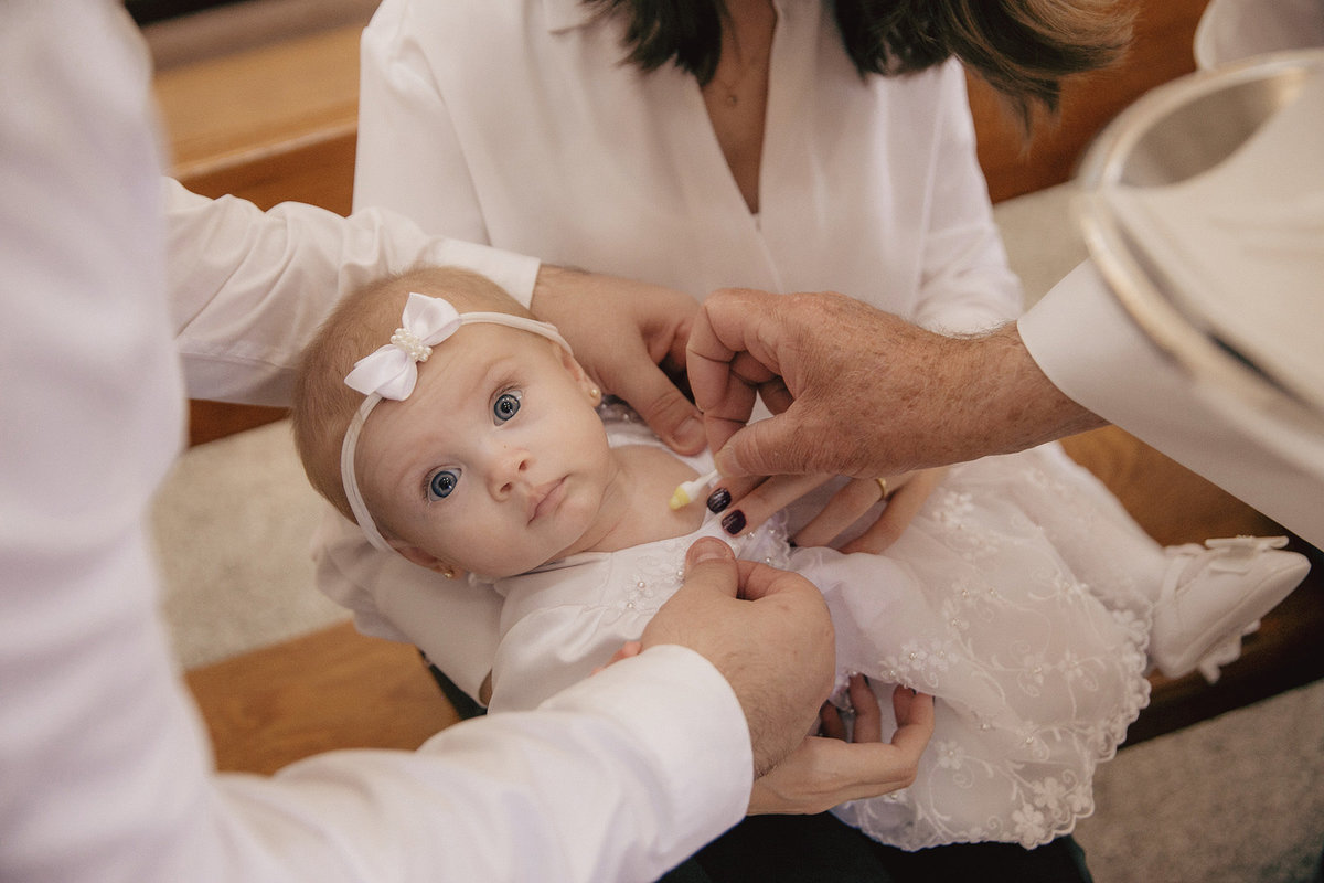 batizado - batismo - batizado gabrieli - batismo em jaraguá do sul - fotografos jaragua do sul - familia - chroma fotografia