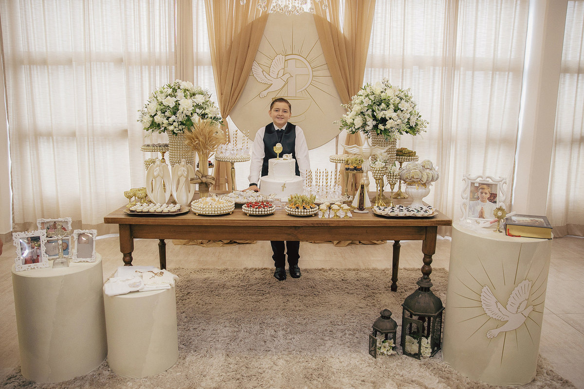 comunhao - primeira eucaristia - comunhao Gabriel - fotografos jaragua do sul - comunhao no espaco garden - chroma fotografia