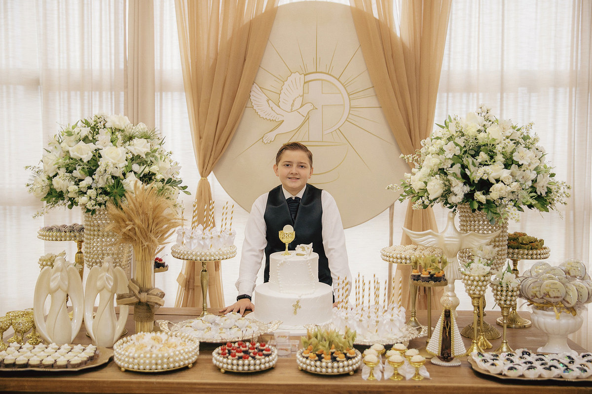 comunhao - primeira eucaristia - comunhao Gabriel - fotografos jaragua do sul - comunhao no espaco garden - chroma fotografia