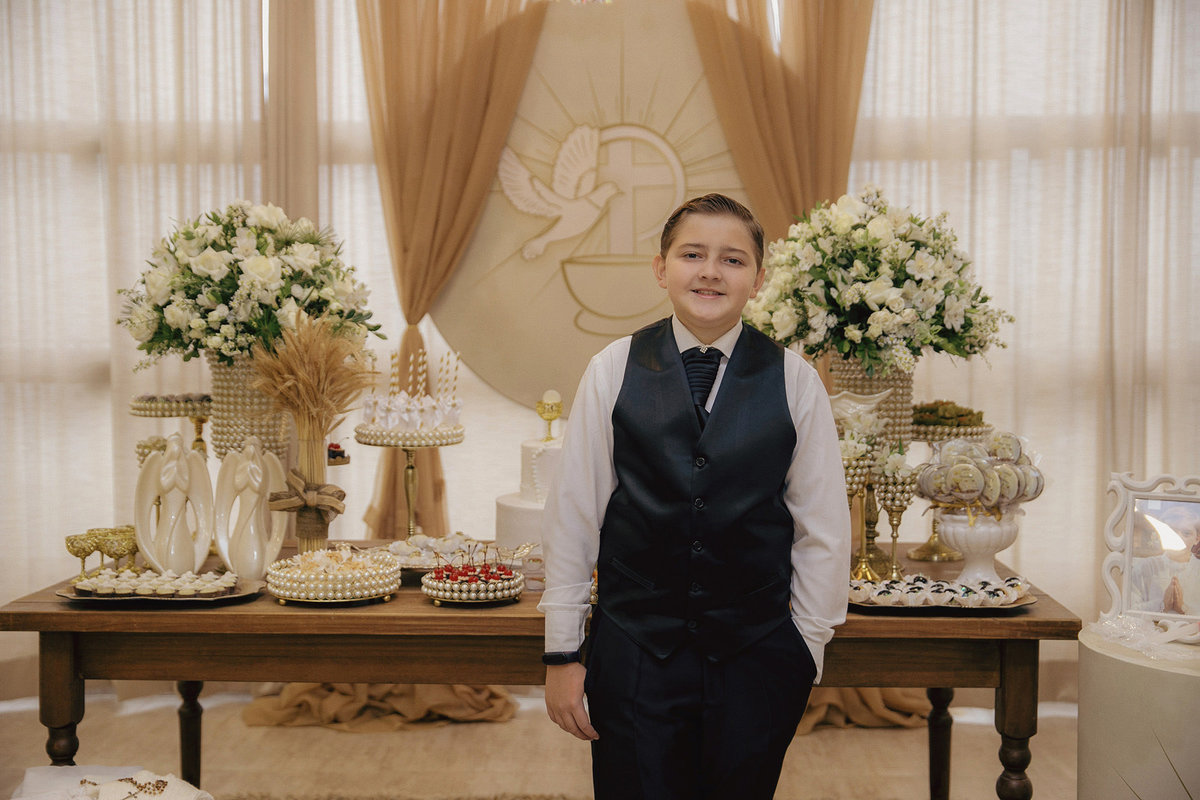 comunhao - primeira eucaristia - comunhao Gabriel - fotografos jaragua do sul - comunhao no espaco garden - chroma fotografia