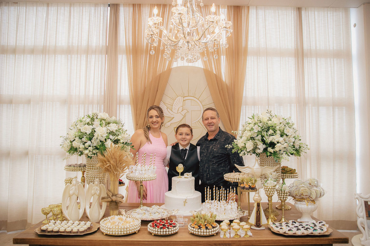 comunhao - primeira eucaristia - comunhao Gabriel - fotografos jaragua do sul - comunhao no espaco garden - chroma fotografia