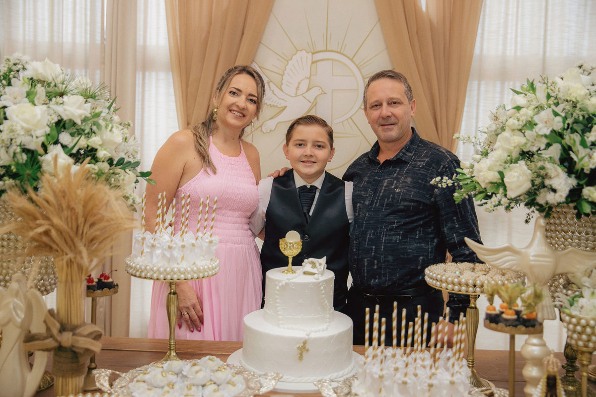 comunhao - primeira eucaristia - comunhao Gabriel - fotografos jaragua do sul - comunhao no espaco garden - chroma fotografia