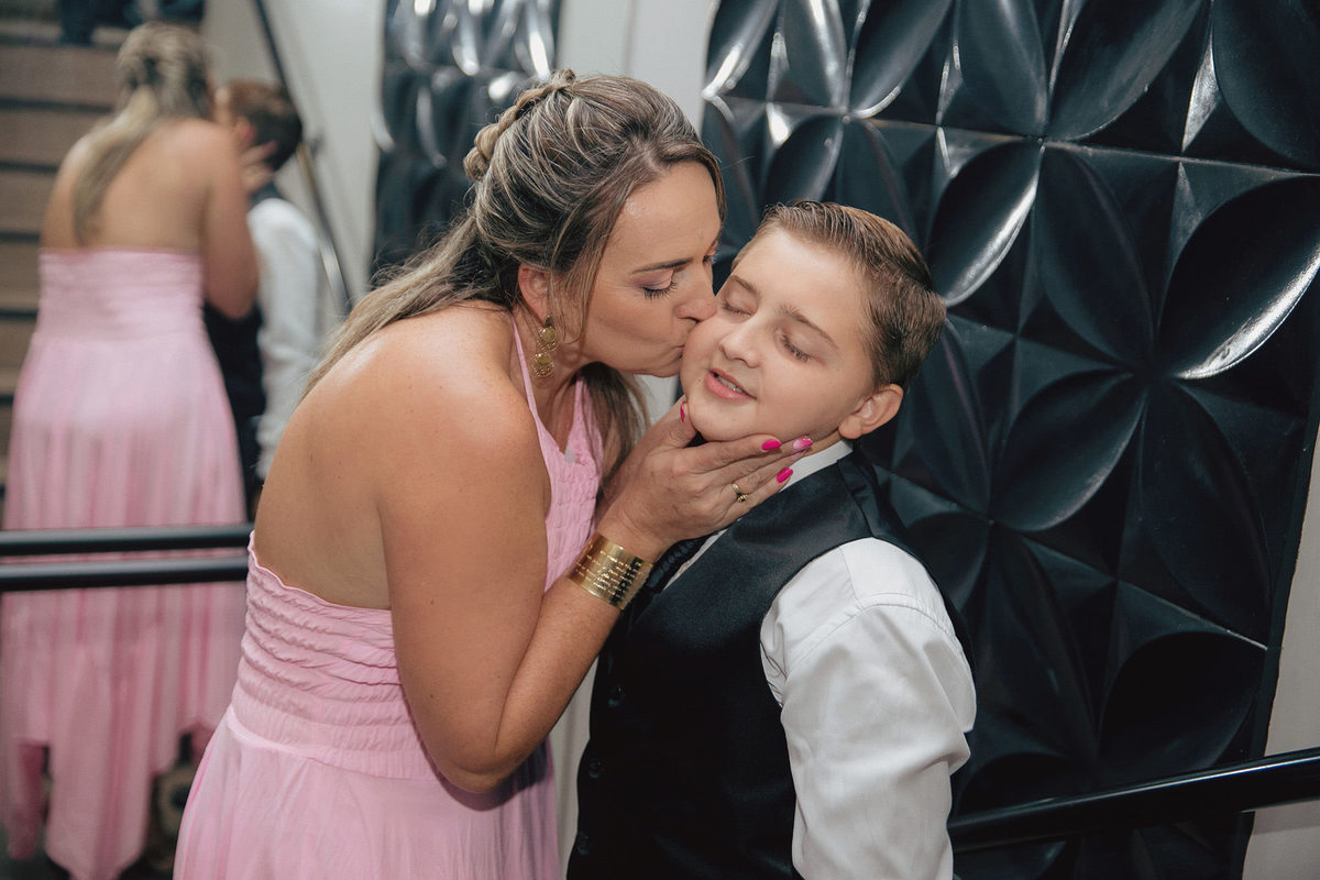 comunhao - primeira eucaristia - comunhao Gabriel - fotografos jaragua do sul - comunhao no espaco garden - chroma fotografia