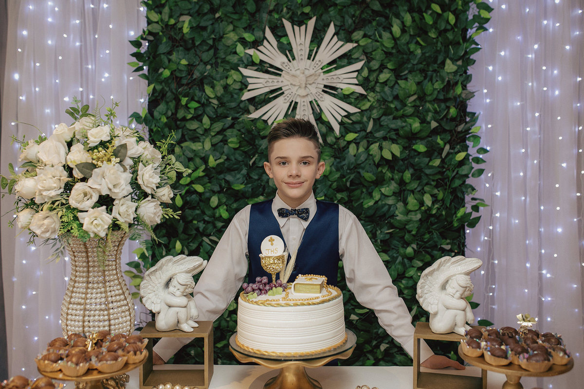 primeira eucaristia - primeira comunhao - comunhao em jaragua do sul - fotografos jaragua do sul - comunhao Nicolas - chroma fotografia