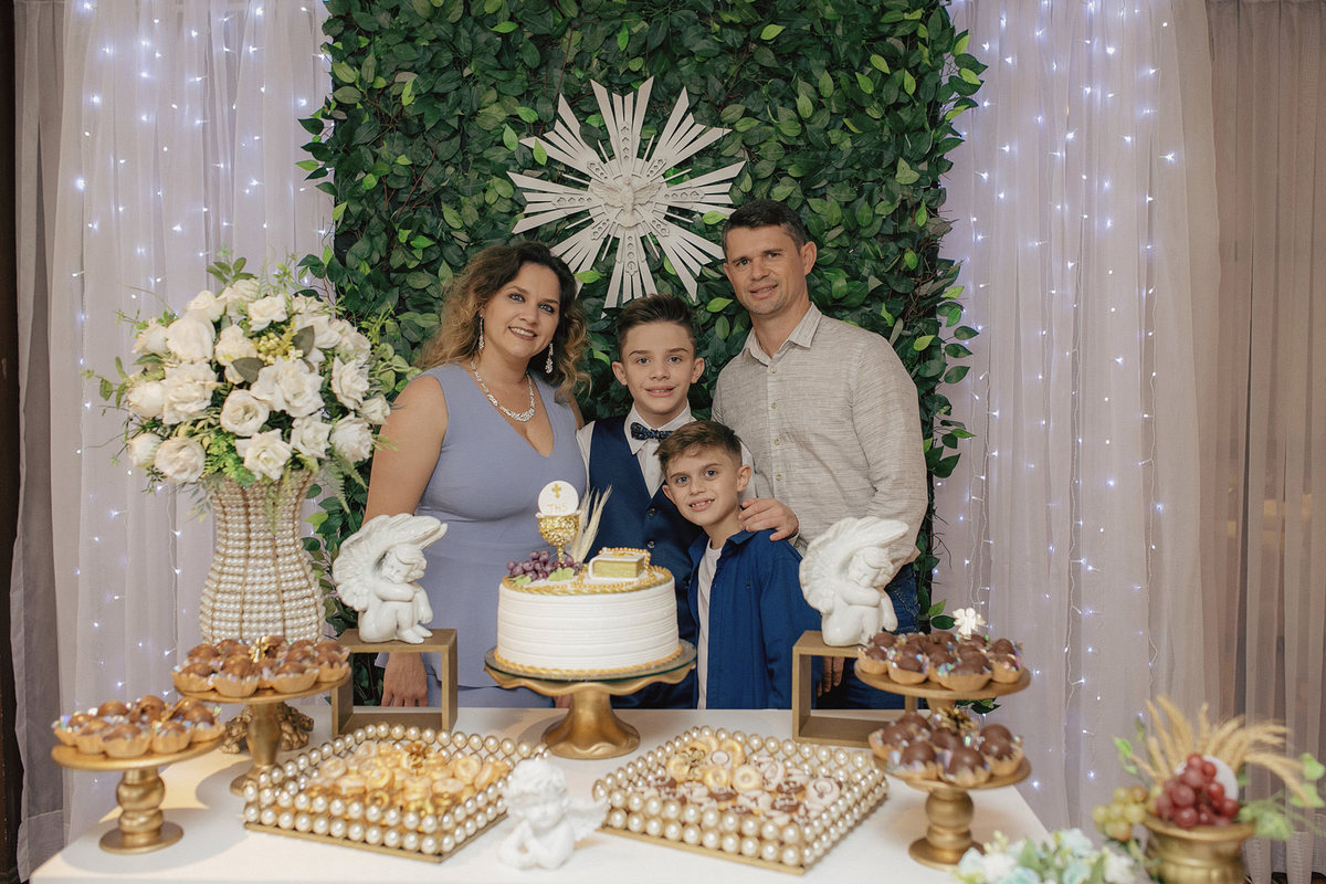 primeira eucaristia - primeira comunhao - comunhao em jaragua do sul - fotografos jaragua do sul - comunhao Nicolas - chroma fotografia