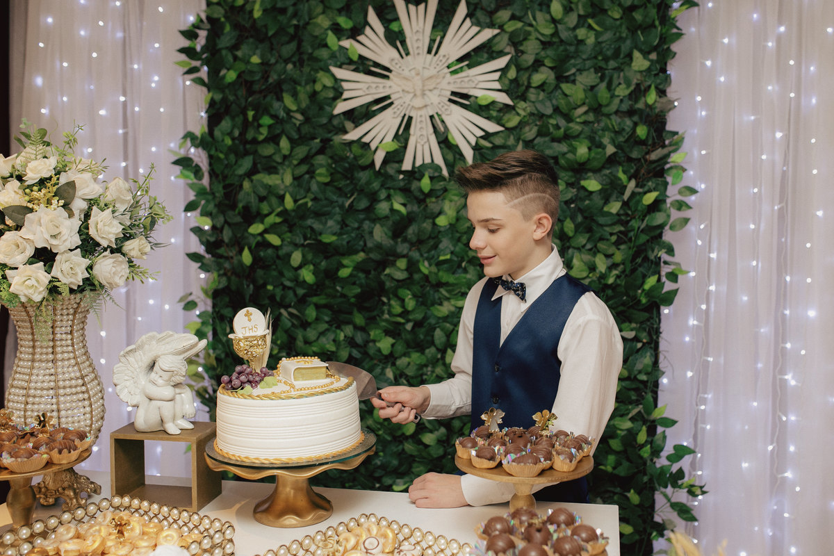 primeira eucaristia - primeira comunhao - comunhao em jaragua do sul - fotografos jaragua do sul - comunhao Nicolas - chroma fotografia