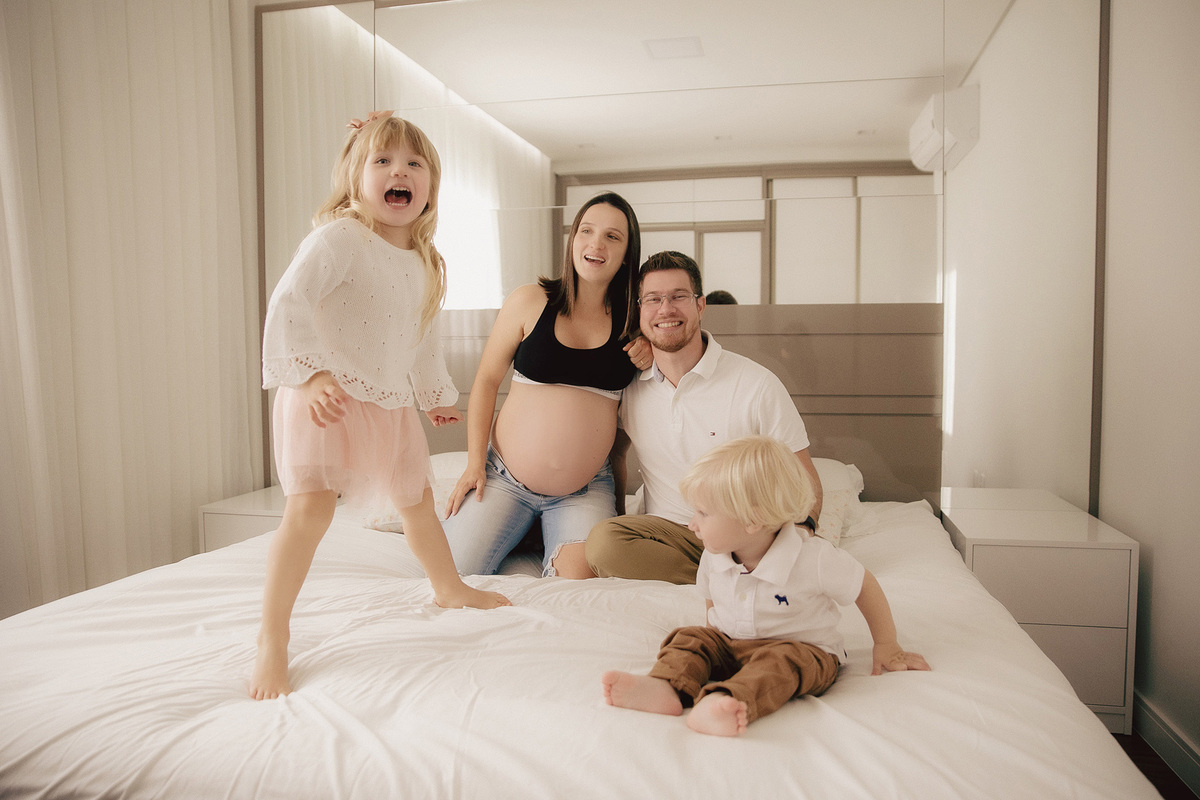 ensaio gestante - gestante - ensaio em casa - ensaio de familia - mae de tres - fotografos jaragua do sul - fotografos de familia - jaragua do sul - chroma fotografia