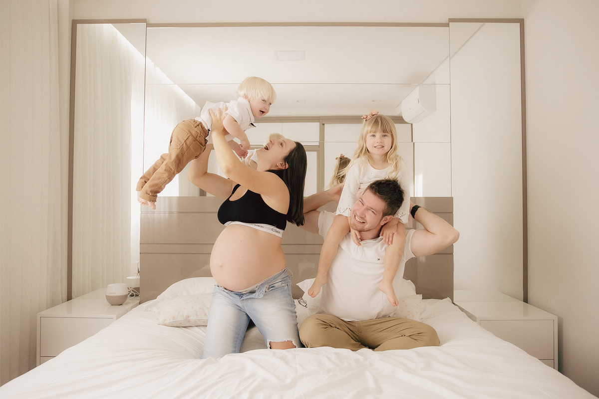 ensaio gestante - gestante - ensaio em casa - ensaio de familia - mae de tres - fotografos jaragua do sul - fotografos de familia - jaragua do sul - chroma fotografia