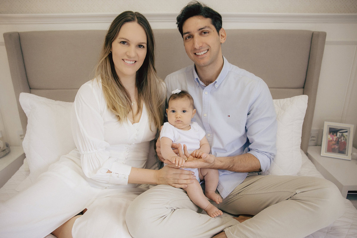 ensaio em casa - ensaio familia - familia - ensaio 3 meses - ensaio em jaragua do sul - mae de menina - pai de menina - chroma fotografia
