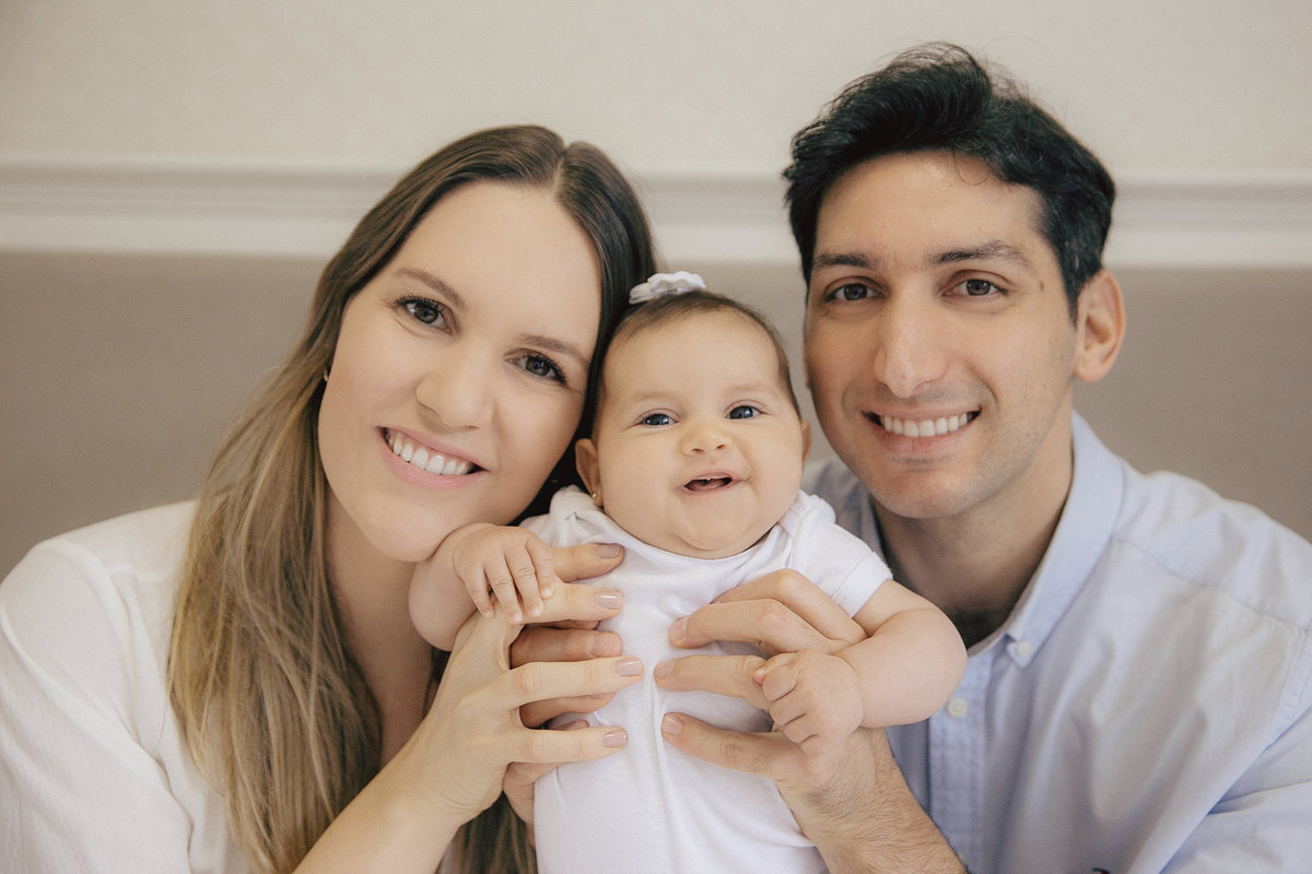 ensaio em casa - ensaio familia - familia - ensaio 3 meses - ensaio em jaragua do sul - mae de menina - pai de menina - chroma fotografia