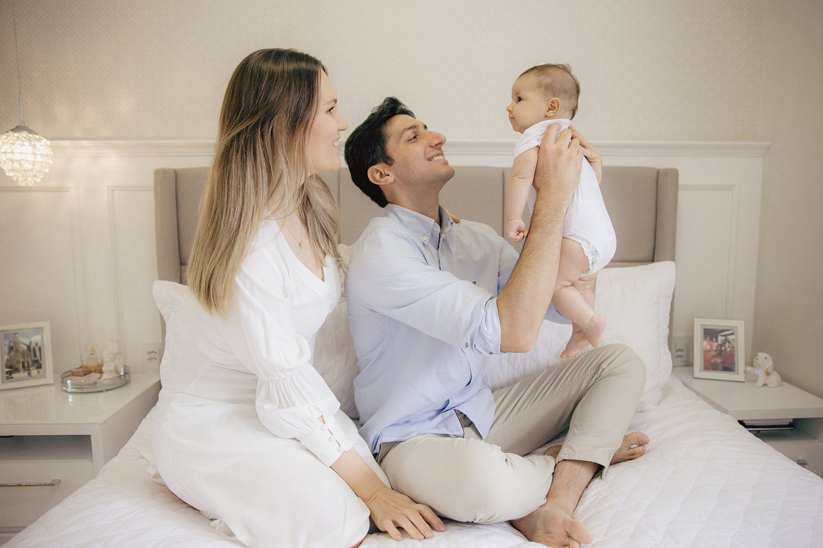 ensaio em casa - ensaio familia - familia - ensaio 3 meses - ensaio em jaragua do sul - mae de menina - pai de menina - chroma fotografia