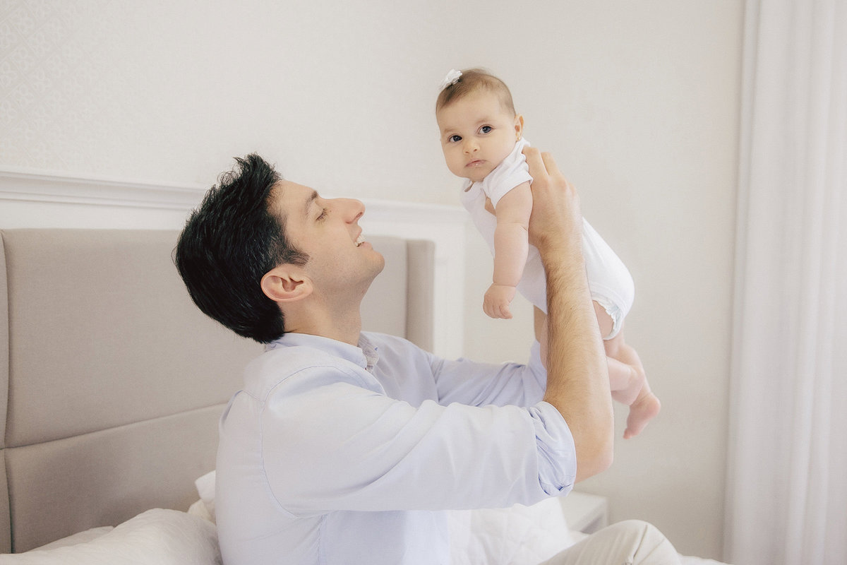 ensaio em casa - ensaio familia - familia - ensaio 3 meses - ensaio em jaragua do sul - mae de menina - pai de menina - chroma fotografia