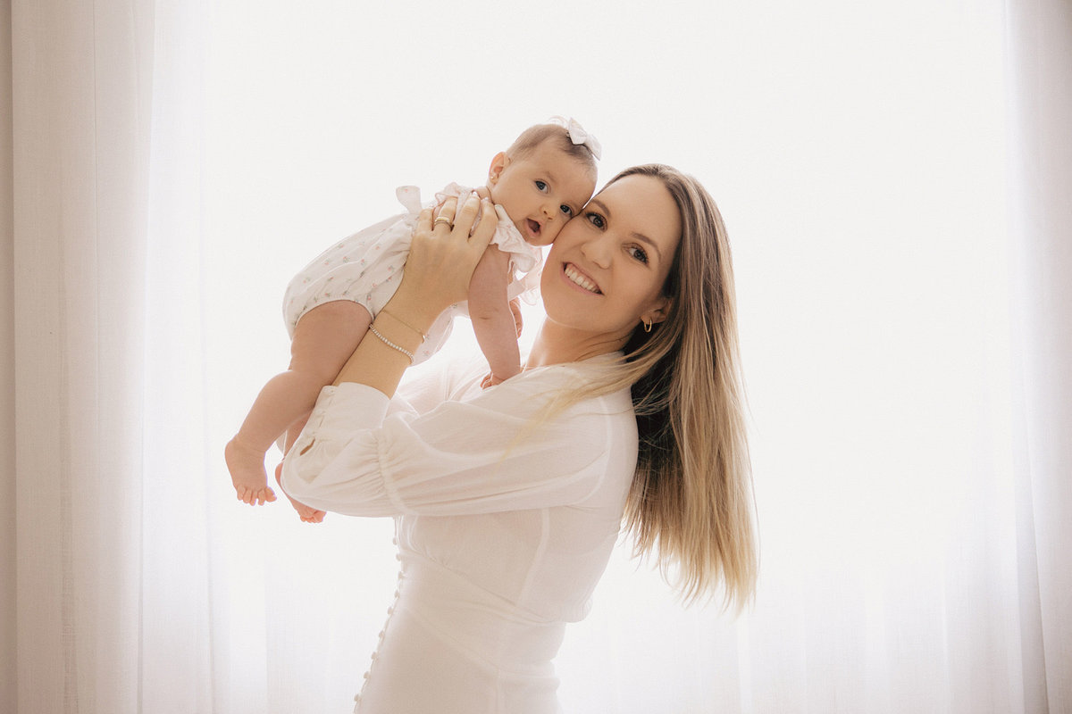 ensaio em casa - ensaio familia - familia - ensaio 3 meses - ensaio em jaragua do sul - mae de menina - pai de menina - chroma fotografia