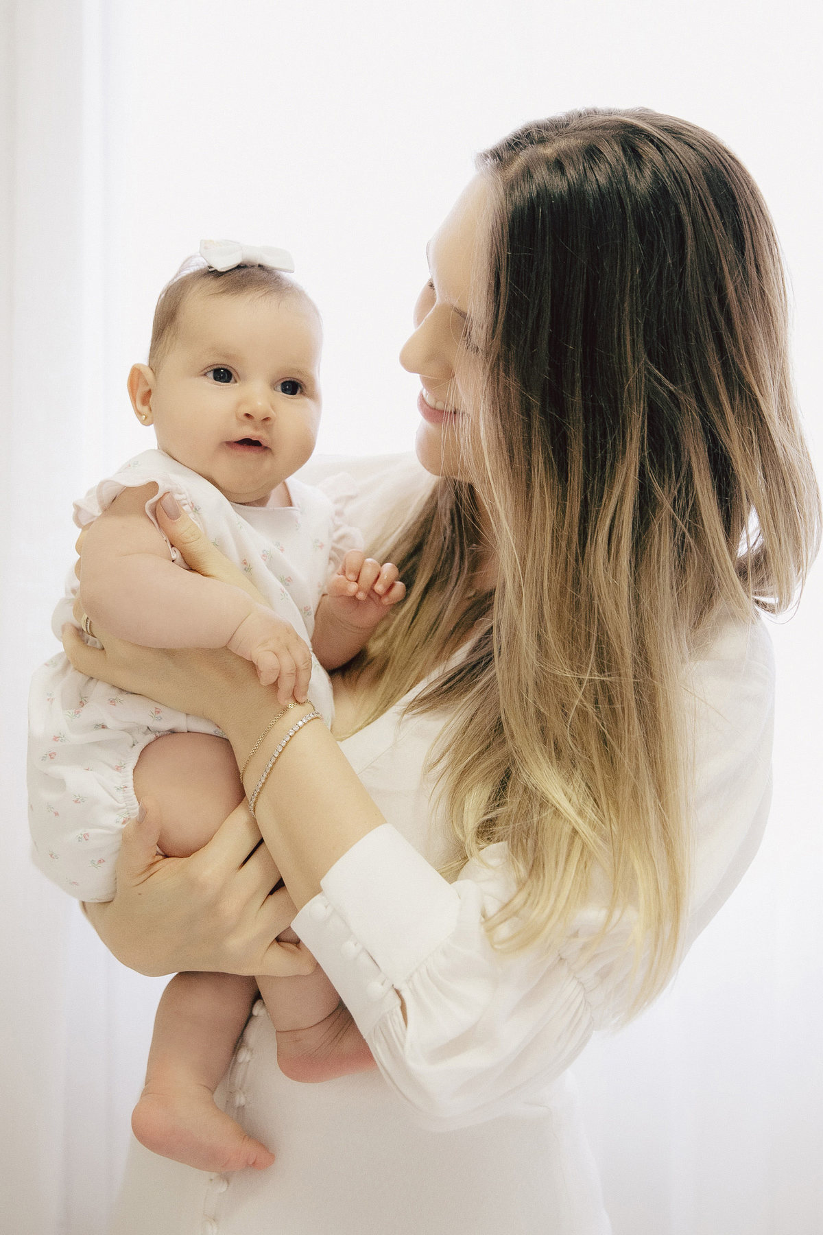 ensaio em casa - ensaio familia - familia - ensaio 3 meses - ensaio em jaragua do sul - mae de menina - pai de menina - chroma fotografia