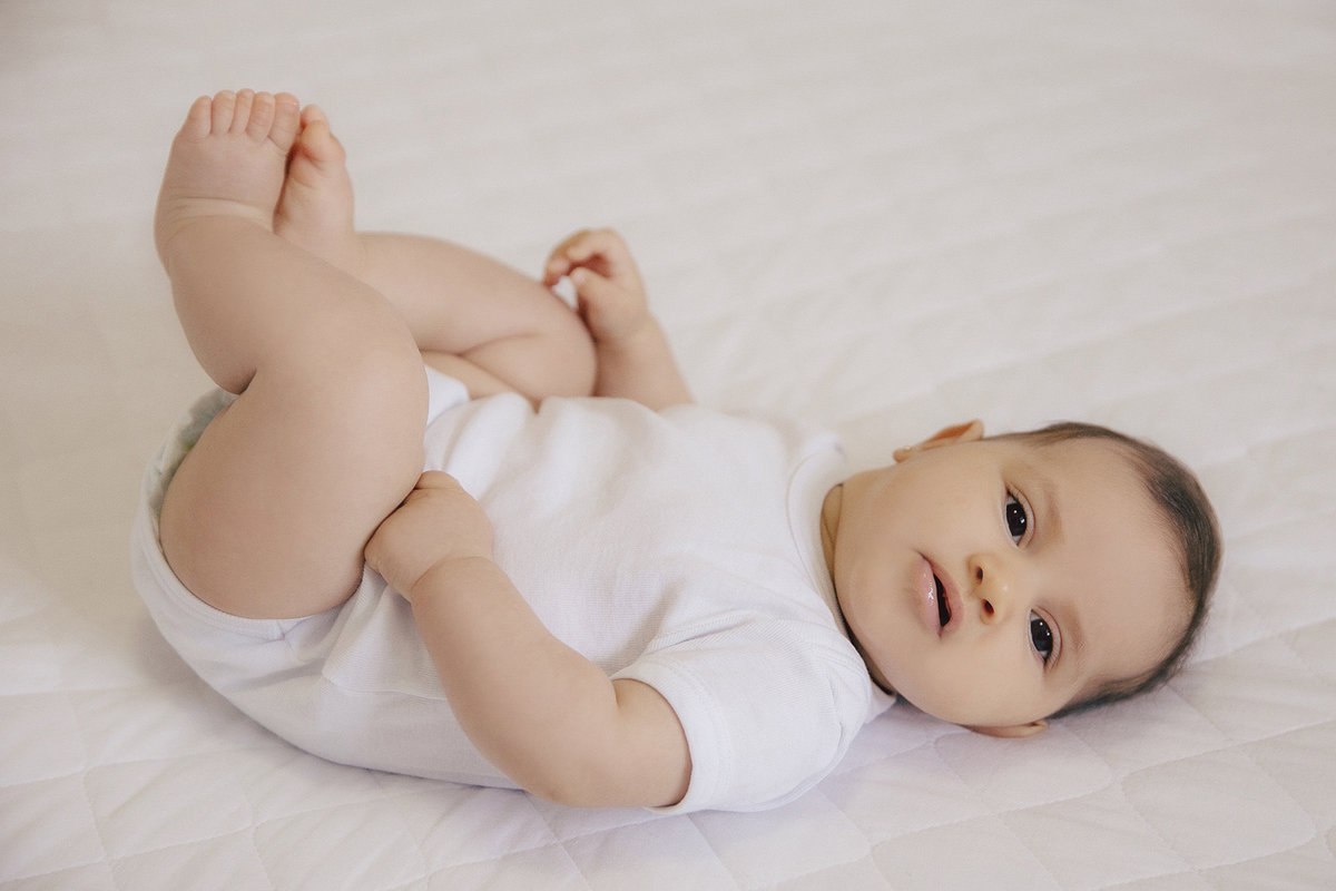 ensaio em casa - ensaio familia - familia - ensaio 3 meses - ensaio em jaragua do sul - mae de menina - pai de menina - chroma fotografia