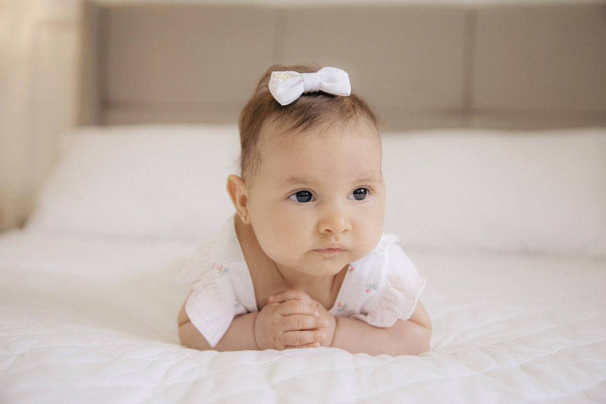 ensaio em casa - ensaio familia - familia - ensaio 3 meses - ensaio em jaragua do sul - mae de menina - pai de menina - chroma fotografia