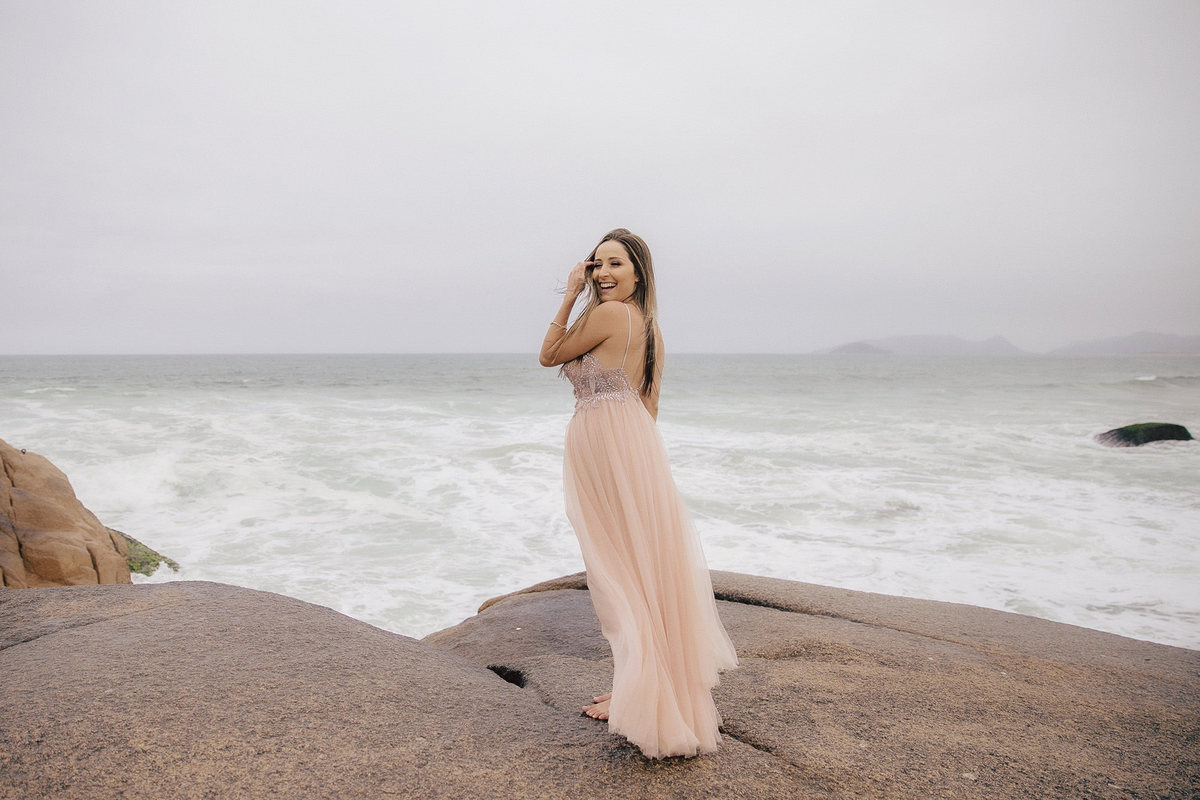 ensaio individual - ensaio na praia - ensaio no litoral - ensaio na joaquina - fotografos jaragua do sul - chroma fotografia