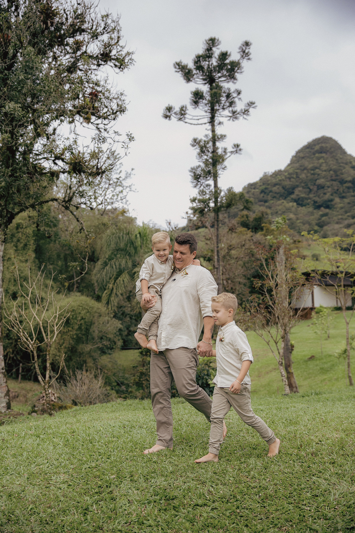 renovacao de bodas - 10 anos de casados - elopement wedding - ensaio externo - ensaio no campo - ensaio familia - fotografia de familia - ensaio no vale dos ventos - bodas de estanho - chroma fotografia