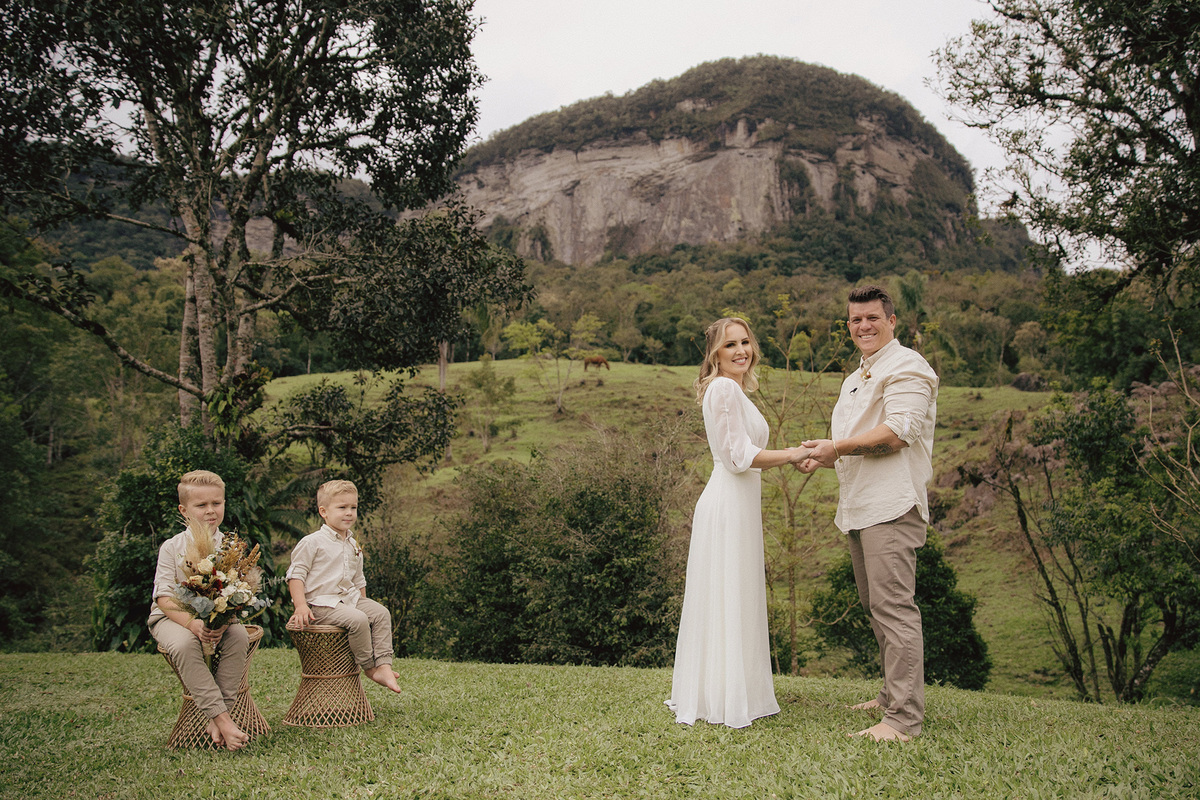 renovacao de bodas - 10 anos de casados - elopement wedding - ensaio externo - ensaio no campo - ensaio familia - fotografia de familia - ensaio no vale dos ventos - bodas de estanho - chroma fotografia