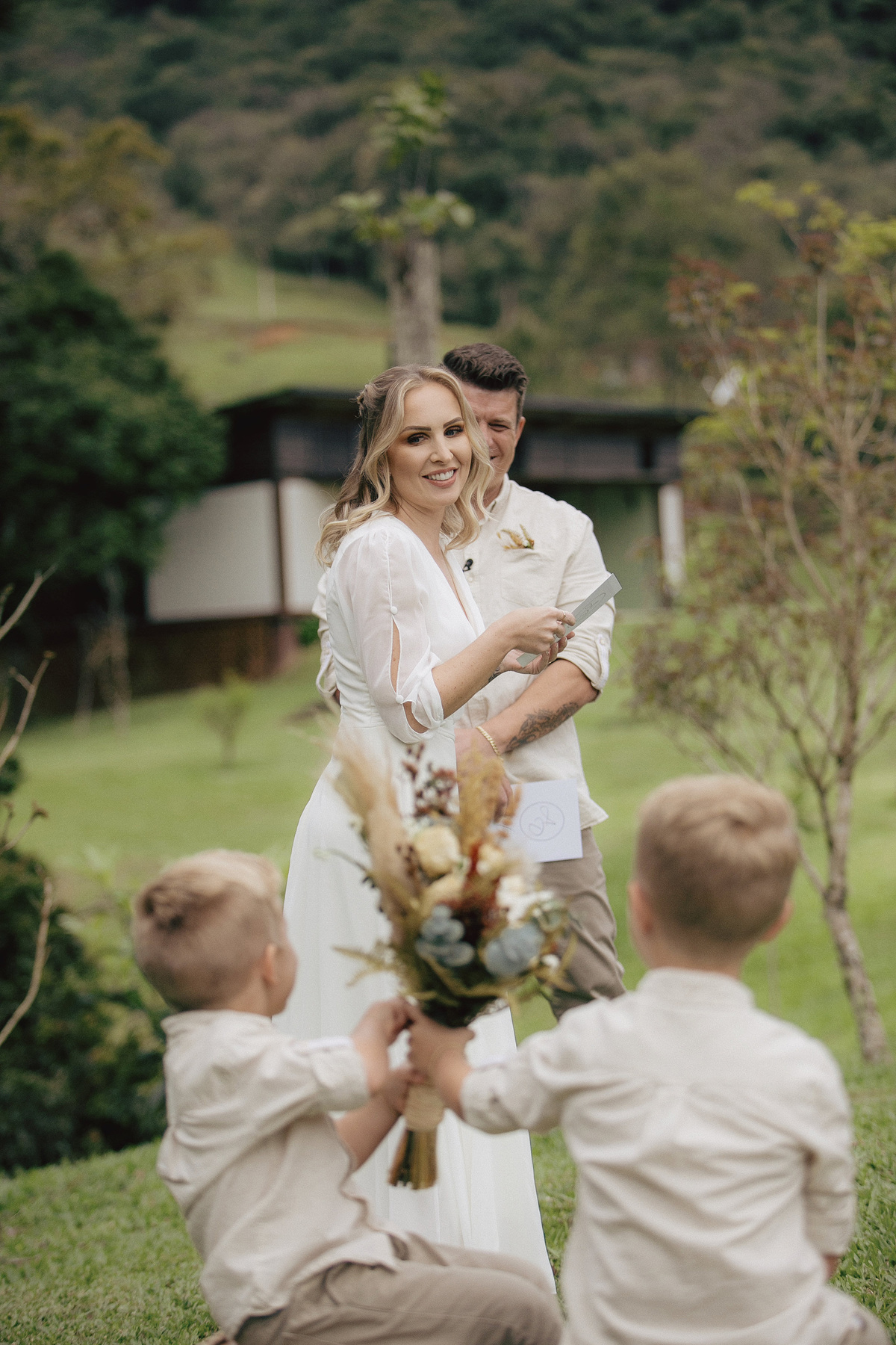 renovacao de bodas - 10 anos de casados - elopement wedding - ensaio externo - ensaio no campo - ensaio familia - fotografia de familia - ensaio no vale dos ventos - bodas de estanho - chroma fotografia